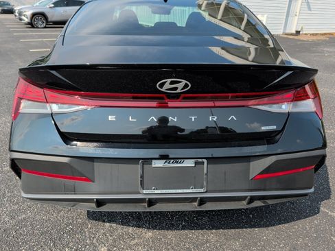 Used 2025 Hyundai Elantra SEL FWD image 14