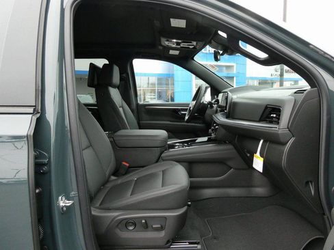 New 2026 Chevrolet Suburban Z71 w/ Z71 Off-Road Package image 9