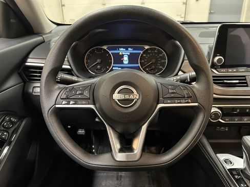 Used 2023 Nissan Altima 2.5 SV image 17