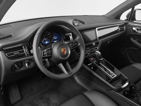 Used 2025 Porsche Macan image 46