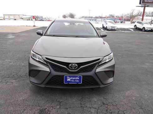 Used 2019 Toyota Camry L image 4