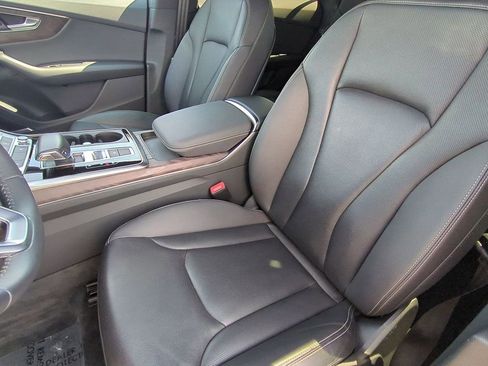 Used 2019 Audi Q8 Premium Plus w/ Premium Plus image 18
