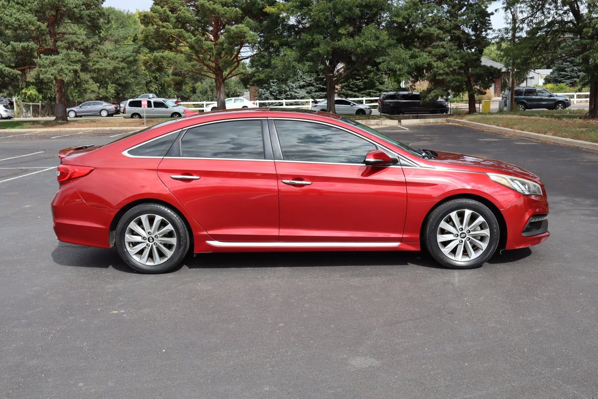 Used 2016 Hyundai Sonata Sport w/ Option Group 1V FWD image 3