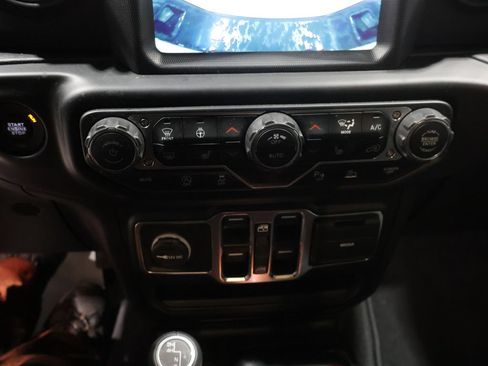 Used 2020 Jeep Gladiator Overland AWD/4WD image 25