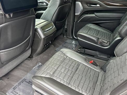 Certified 2023 Cadillac Escalade ESV Sport Platinum w/ Heavy-Duty Trailer Package AWD/4WD image 14