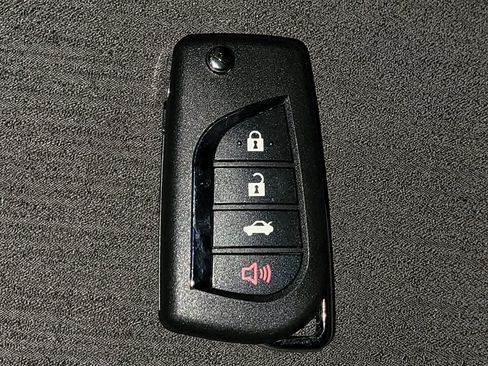Used 2021 Toyota Camry LE FWD image 32