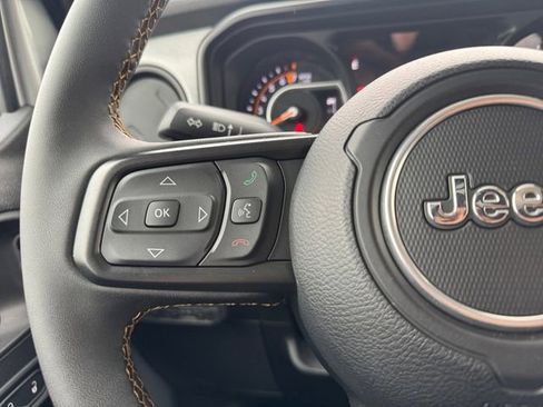 Used 2024 Jeep Gladiator Sport image 7