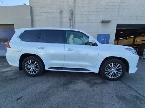 Used 2018 Lexus LX 570 4WD image 8