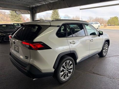Used 2022 Toyota RAV4 XLE Premium image 4