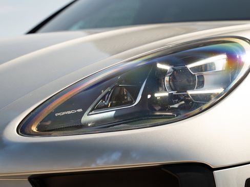 Used 2019 Porsche Macan S AWD/4WD image 37