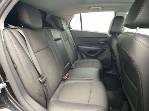 Used 2022 Chevrolet Trax LT w/ LT Convenience Package image 27