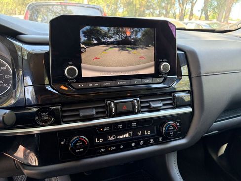 Used 2025 Nissan Pathfinder SV AWD/4WD image 27