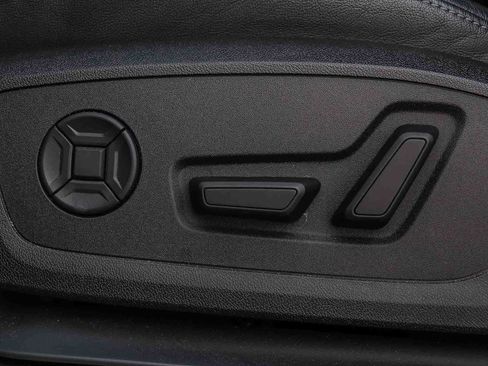 Used 2025 Audi Q6 e-tron Premium w/ Convenience Package image 25