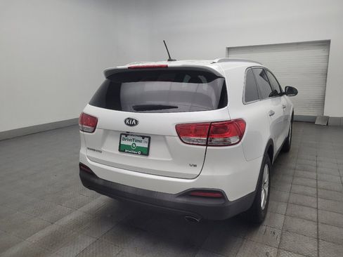 Used 2018 Kia Sorento FWD V6 image 9