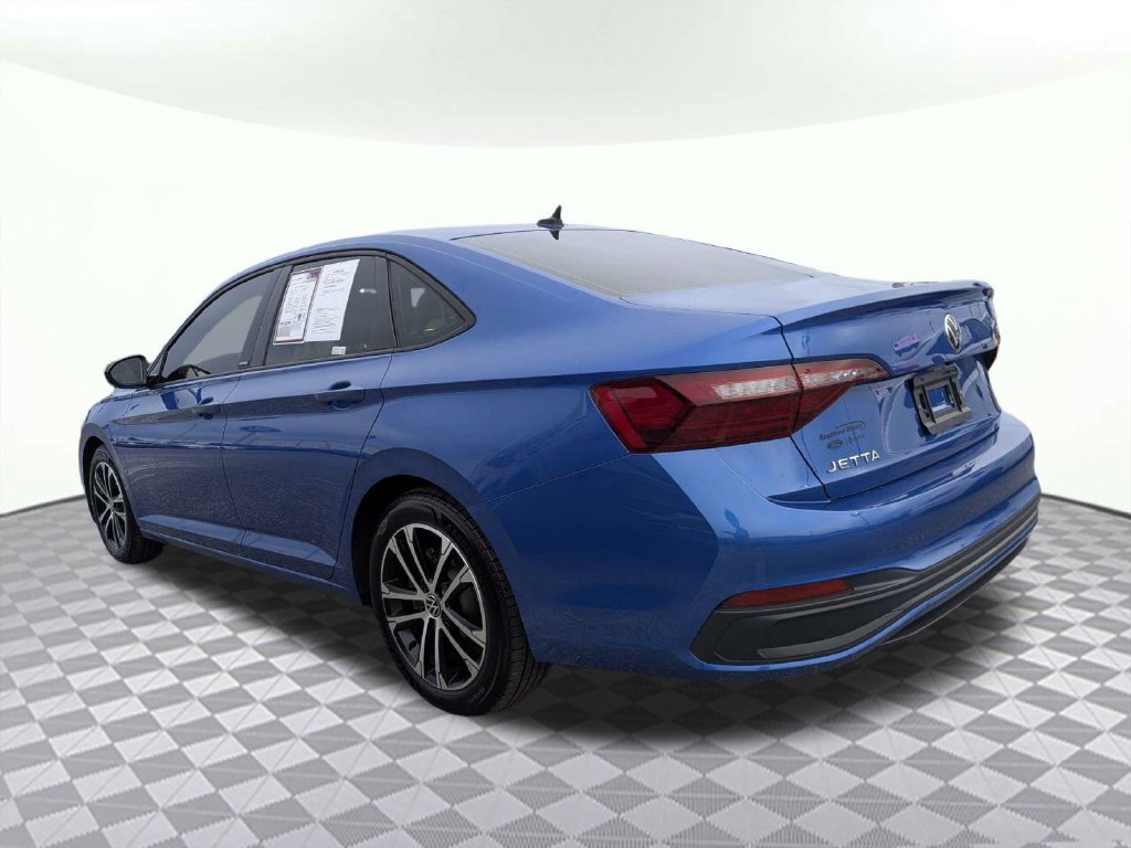Used 2024 Volkswagen Jetta Sport FWD image 5