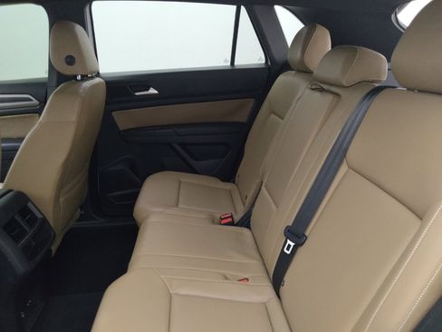 Used 2020 Volkswagen Atlas Cross Sport SE w/ Panoramic Sunroof Package image 18