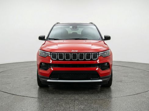 Used 2025 Jeep Compass Limited image 2