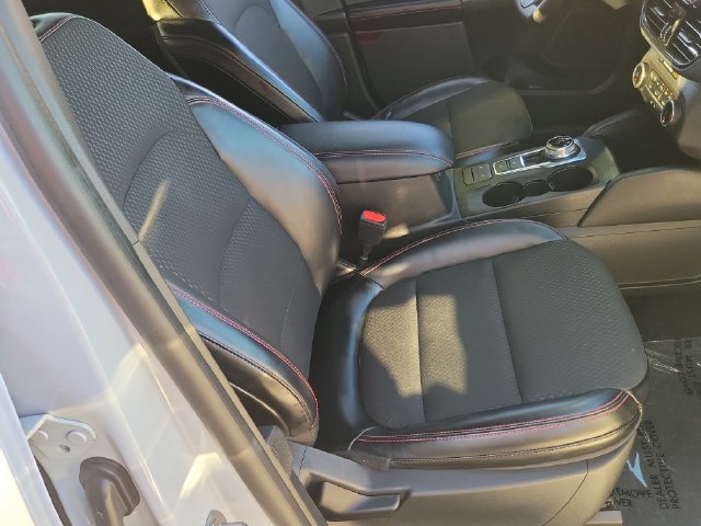 Certified 2025 Ford Escape ST-Line FWD image 17
