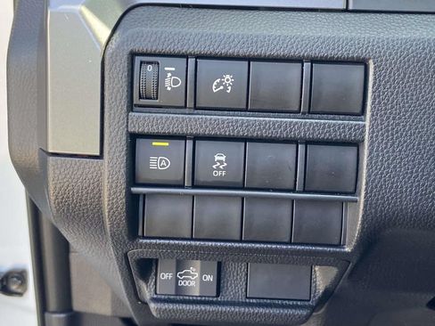 Used 2025 Toyota Tacoma SR5 AWD/4WD image 25