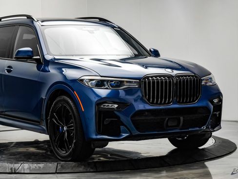 Used 2022 BMW X7 M50i w/ Dynamic Handling Package AWD/4WD image 25