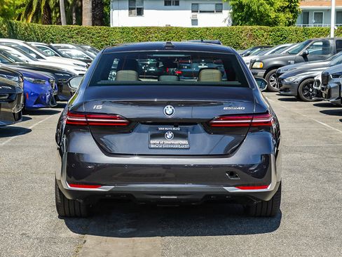 New 2026 BMW i5 eDrive40 w/ Premium Package image 5