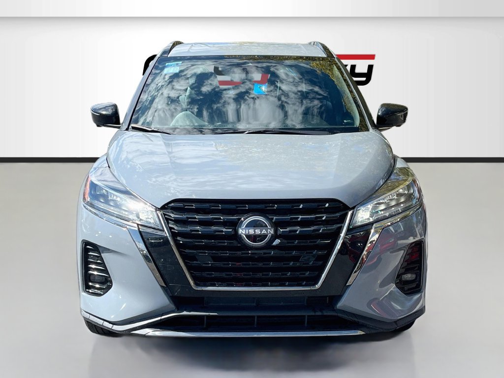 Used 2023 Nissan Kicks SR w/ SR Premium Package FWD image 2
