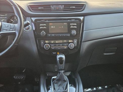 Used 2017 Nissan Rogue SV image 14