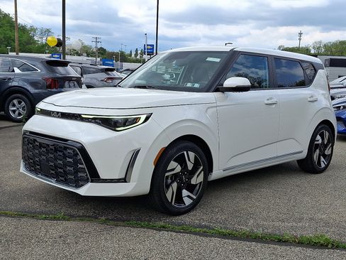 Used 2023 Kia Soul GT-Line w/ GT-Line Technology Package FWD image 3