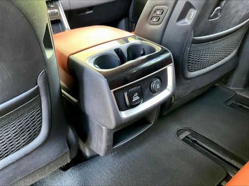 Used 2022 Kia Carnival SX FWD image 10