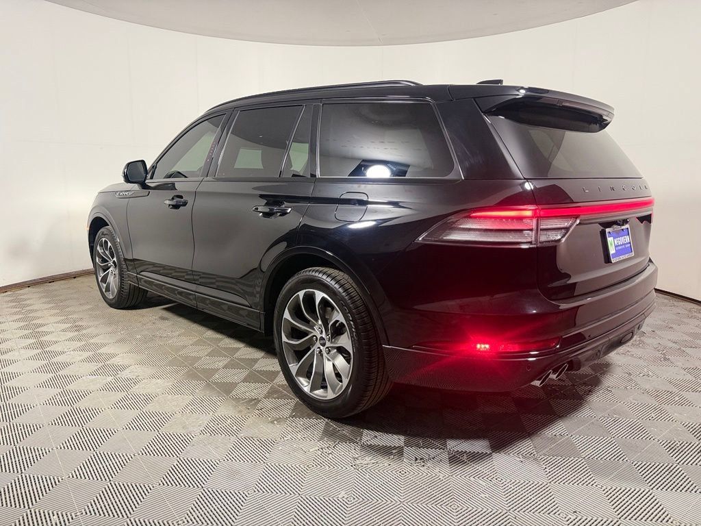 Used 2025 Lincoln Aviator AWD w/ Jet Appearance Package image 4