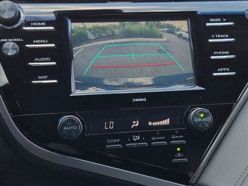 Used 2020 Toyota Camry SE FWD image 11