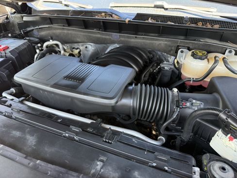 Used 2023 Chevrolet Tahoe LS image 35