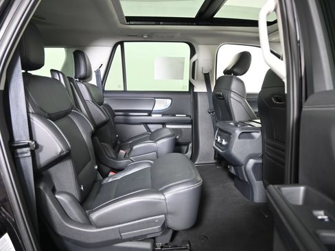 Used 2025 Ford Expedition Max Platinum AWD/4WD image 15