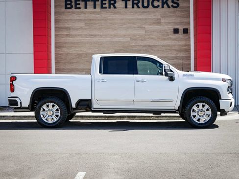 Used 2025 Chevrolet Silverado 2500 High Country w/ High Country Premium Package AWD/4WD image 2