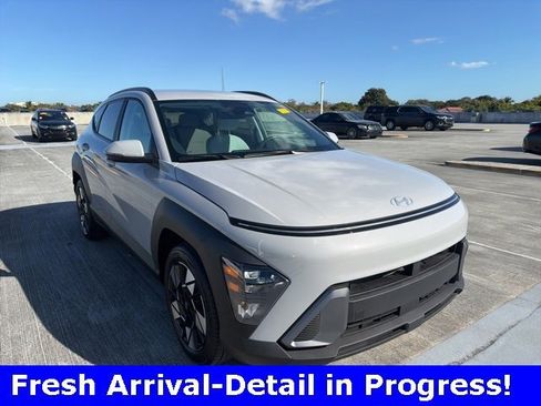 Used 2024 Hyundai Kona SEL w/ Convenience Package image 3