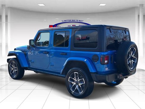 Used 2024 Jeep Wrangler Unlimited w/ Convenience Group image 5