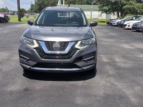 Used 2018 Nissan Rogue S FWD image 3