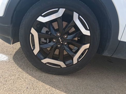 Used 2025 Kia Telluride S image 9