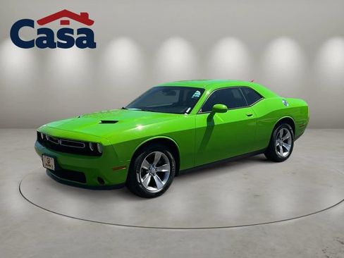 Used 2017 Dodge Challenger SXT RWD image 1
