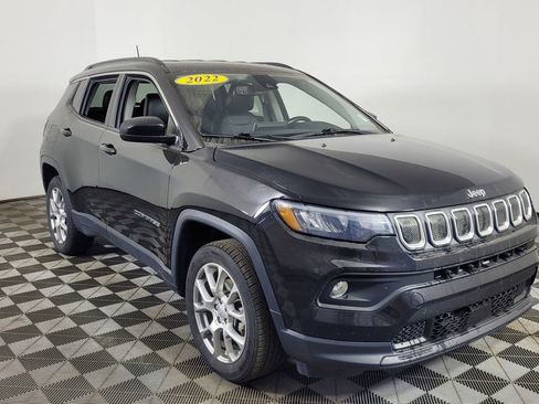 Used 2022 Jeep Compass Latitude image 1
