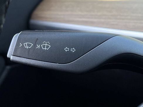 Used 2021 Tesla Model Y Long Range AWD/4WD image 18