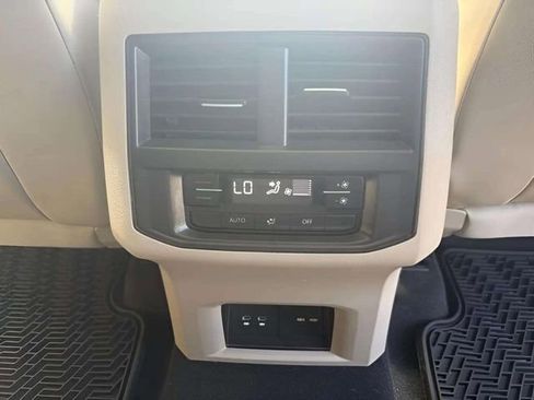 Used 2023 Volkswagen Atlas SE w/ Panoramic Sunroof Package image 21