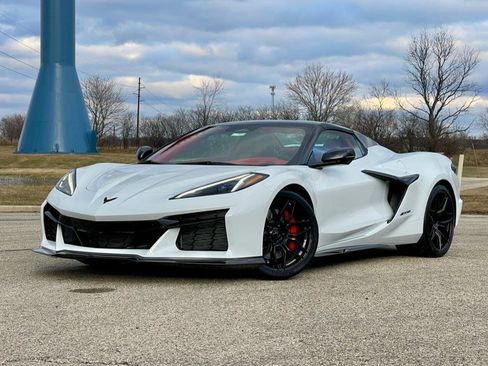 Used 2024 Chevrolet Corvette Z06 image 2