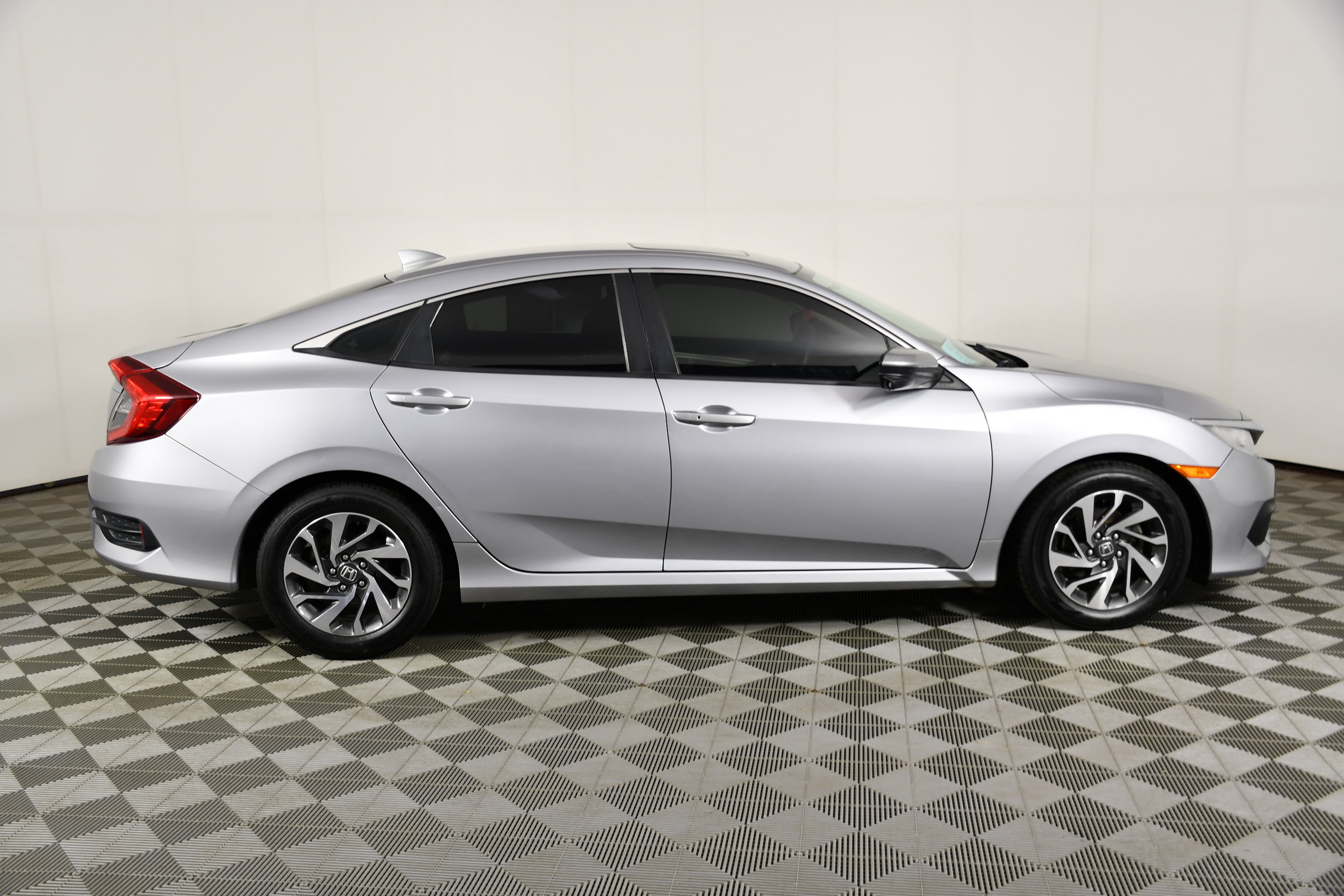 Used 2017 Honda Civic EX image 5