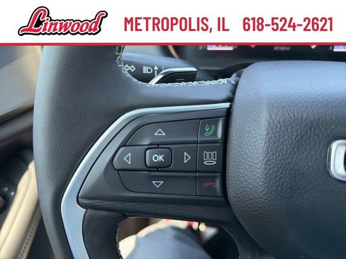 Used 2024 Jeep Grand Cherokee Altitude AWD/4WD image 17