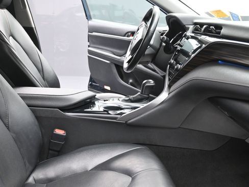 Used 2020 Toyota Camry XLE image 28