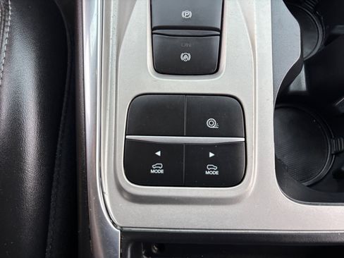 Used 2022 Ford Explorer XLT w/ Equipment Group 202A image 30