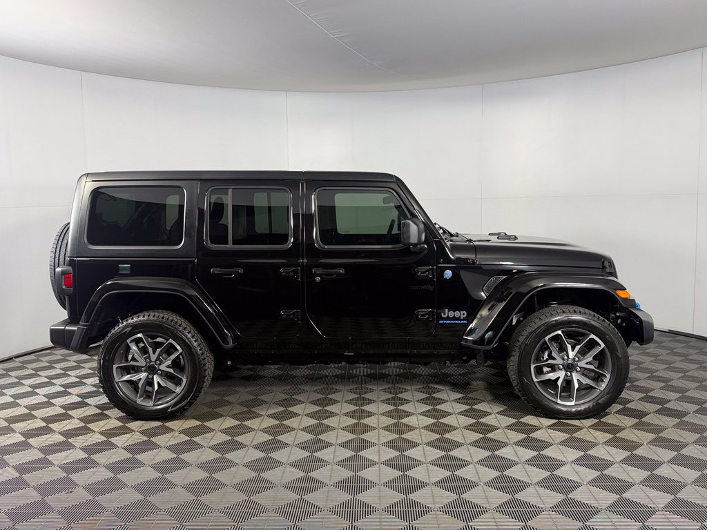 Used 2024 Jeep Wrangler Unlimited AWD/4WD image 5
