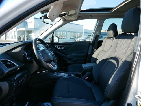 Used 2024 Subaru Forester Premium image 31