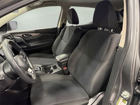 Used 2020 Nissan Rogue Sport S image 11